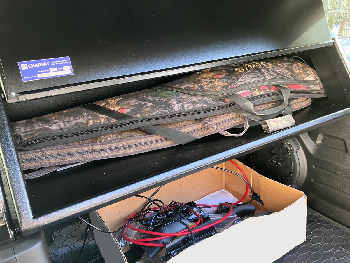 Charvát GS Jeep Wrangler JL trezor do auta