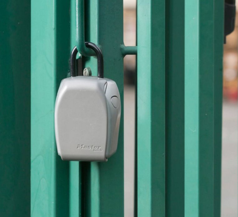 Master Lock 5414EURD schránka na klíče s okem šedá