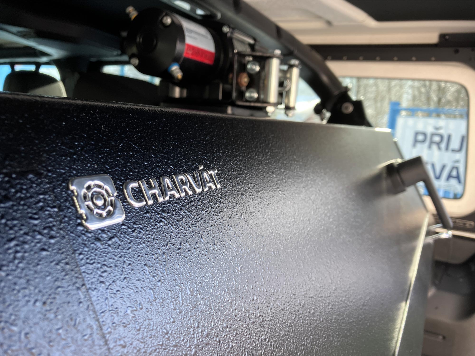 Charvát GS Jeep Wrangler JL trezor do auta
